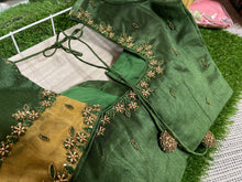 Load image into Gallery viewer, Work Blouse - Green
