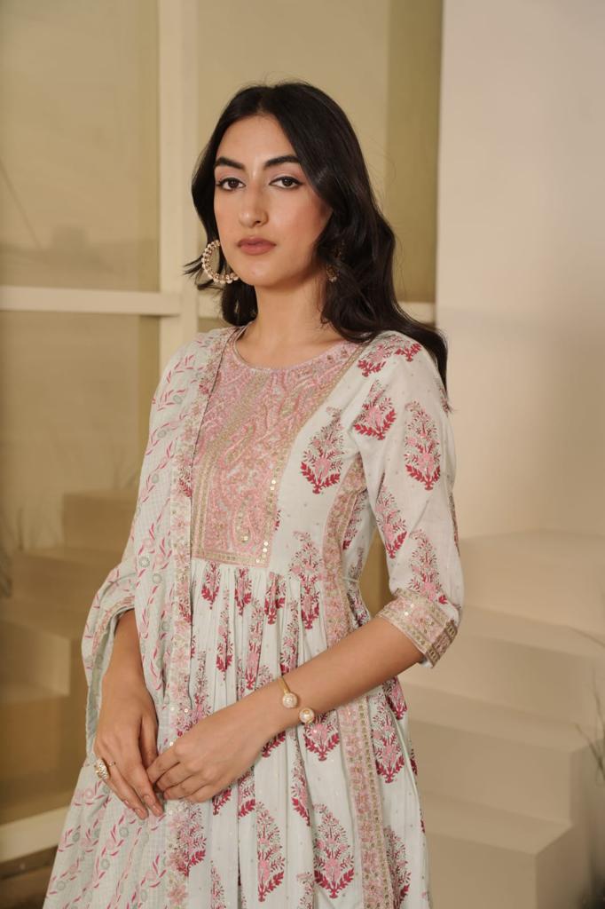 Women Black Rayon Embroidered & Printed Nyra Cut Kurta with pant & Dupatta main image 1