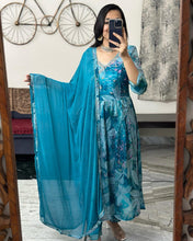 Load image into Gallery viewer, Chinnon Anarkali Suit Set
